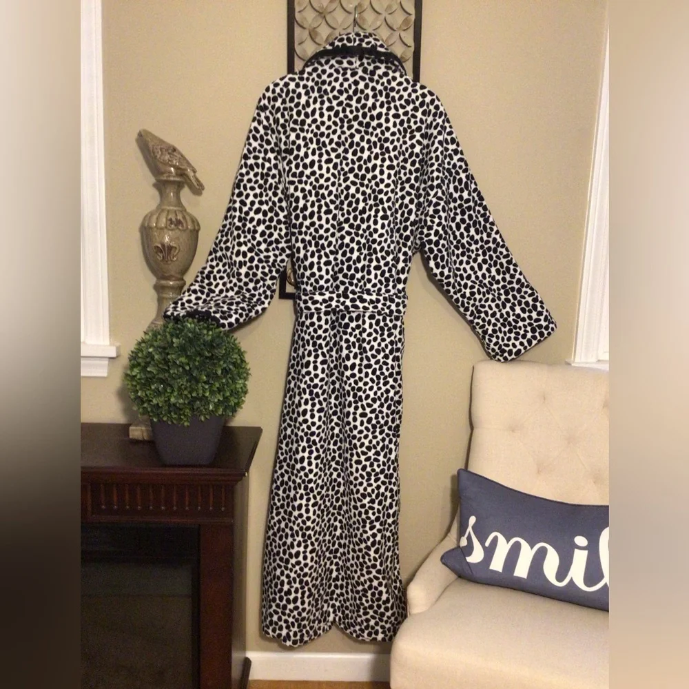 Provence Leopard Print Robe - Picture 2 of 4